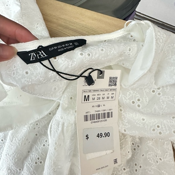 NWT Zara White Oversized Eyelet Button Peplum Blouse Sz M - Picture 3 of 10